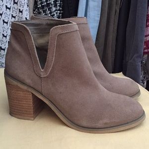 Urban Outfitters Booties, versatile and cute!!NEW